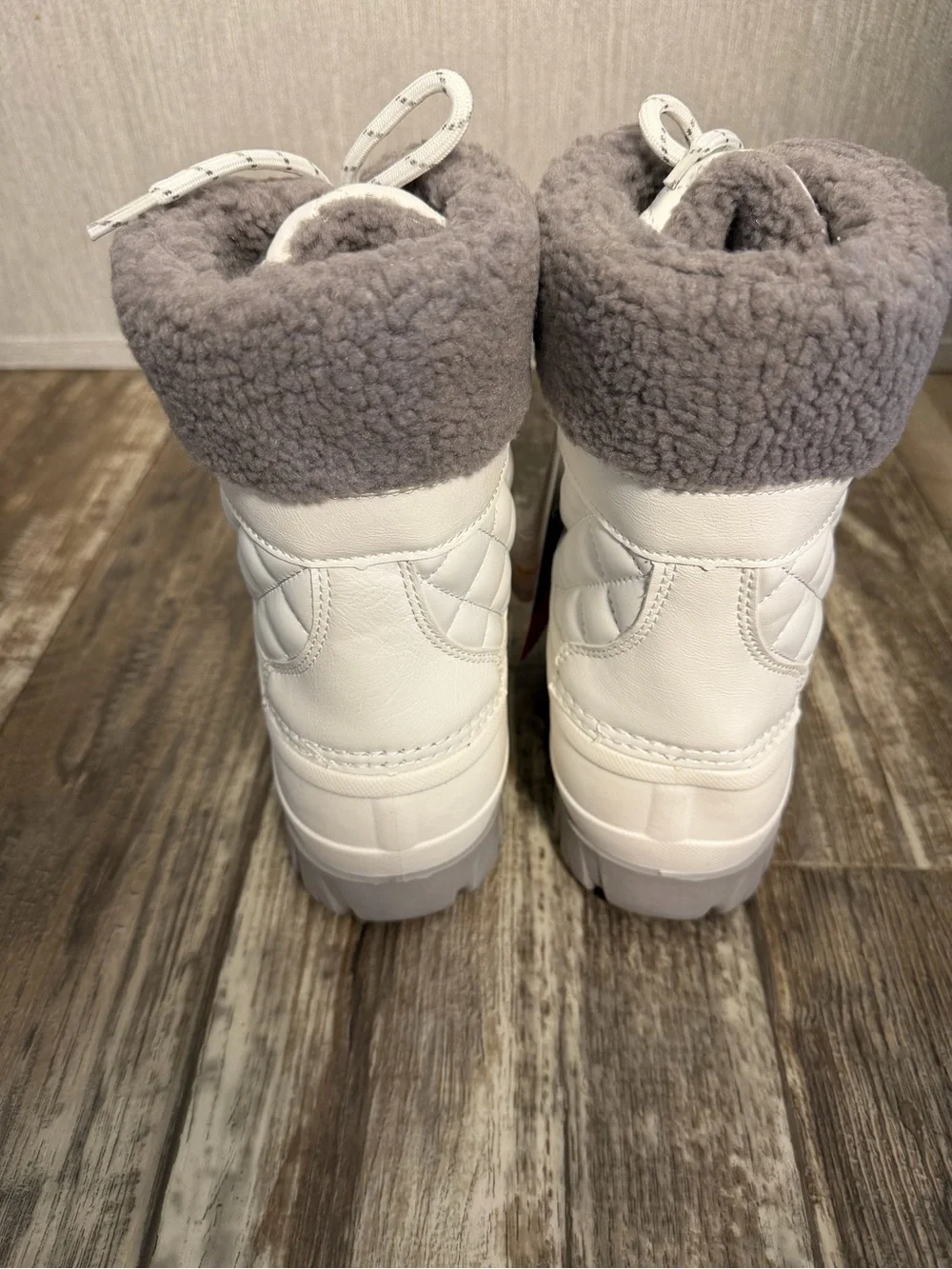 Storm by Cougar White Women's Insulated Winter Lace-Up Boots Size 10 Wide
